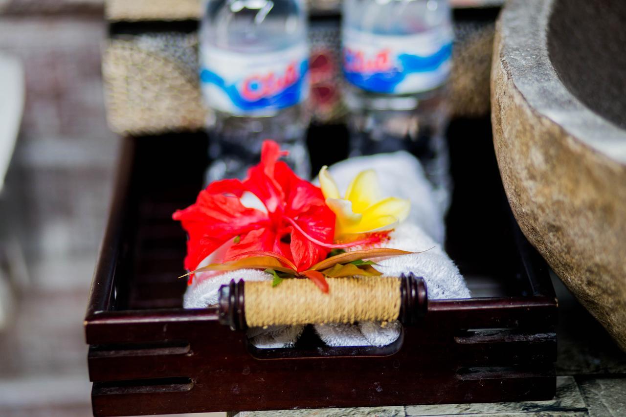 The Syron Huts Lembongan Hotell Exteriör bild